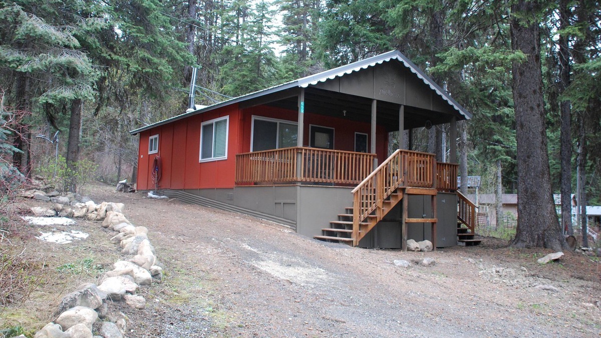 Cascade Cabin | Cozy Creekside Cottage