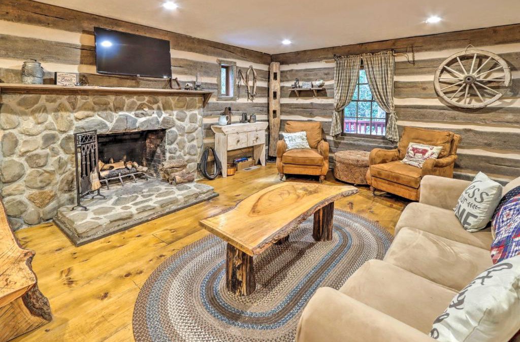 Sautee Nacoochee House | Cozy Creekside Mountain Escape with Hot Tub!