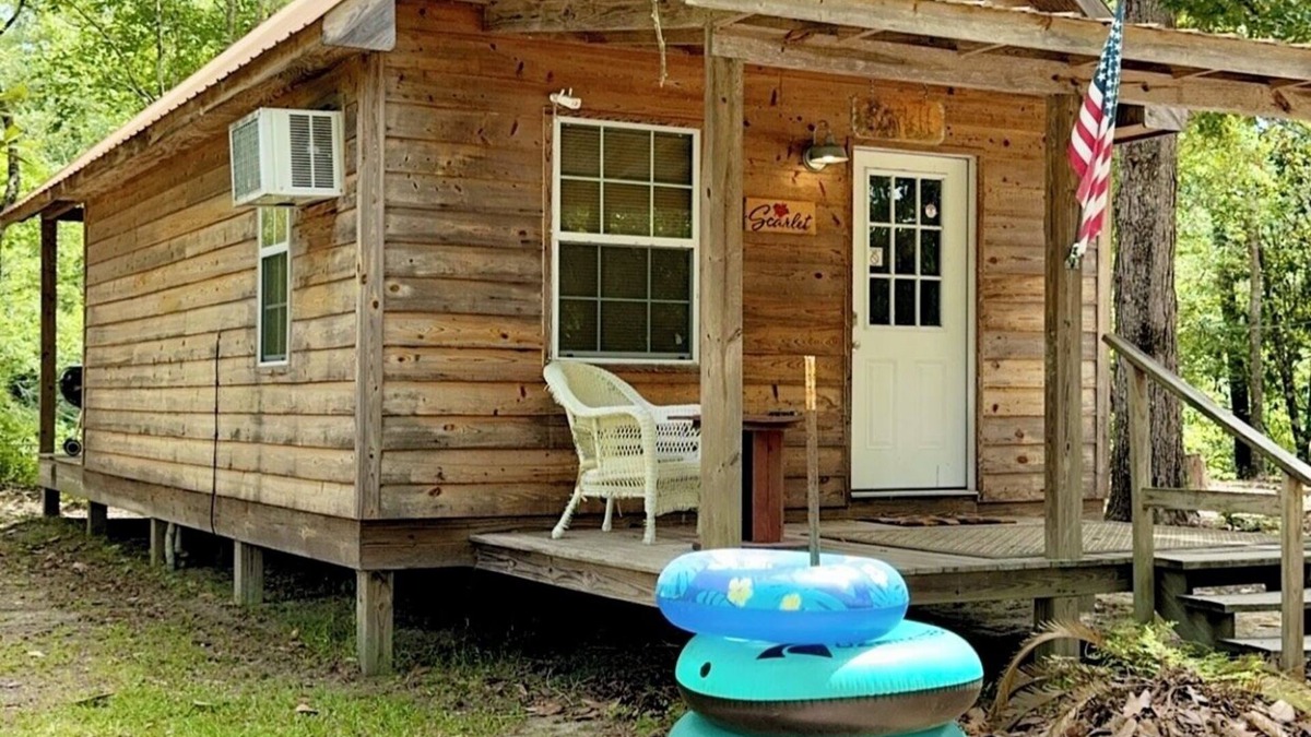 Perkinston Cabin | Cozy Creekside Scarlet Cabin on the Creek with 2 beautiful sandbars
