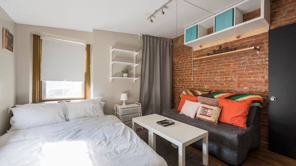 Fishtown Apartment | Cozy Crib in charming Fishtown with AC, WiFi, Washer/Dryer, Private Roof Deck