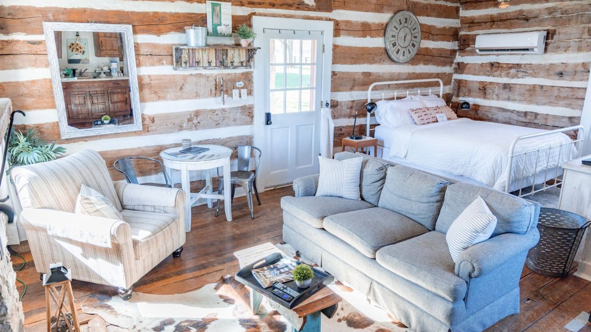 Columbia Cabin | Cozy Crockett's Retreat: Where History Meets Comfort