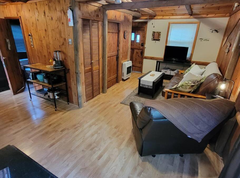 Crystal House | Cozy Crystal Cabin with Lake Access