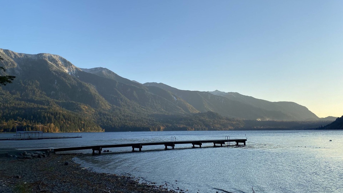 Cultus Lake Cabin | Cozy Cultus lake Cabin - 2 minute walk to the Lake