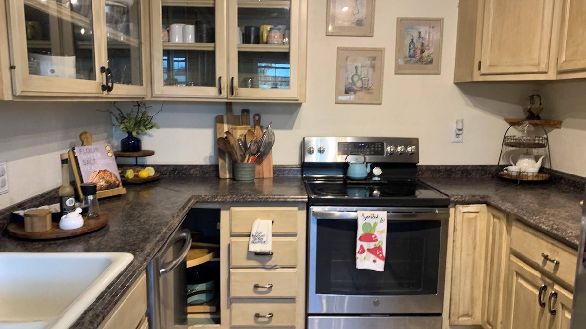 Crystal City House | Cozy, Cute and Quaint House 3 bed/2 bath House