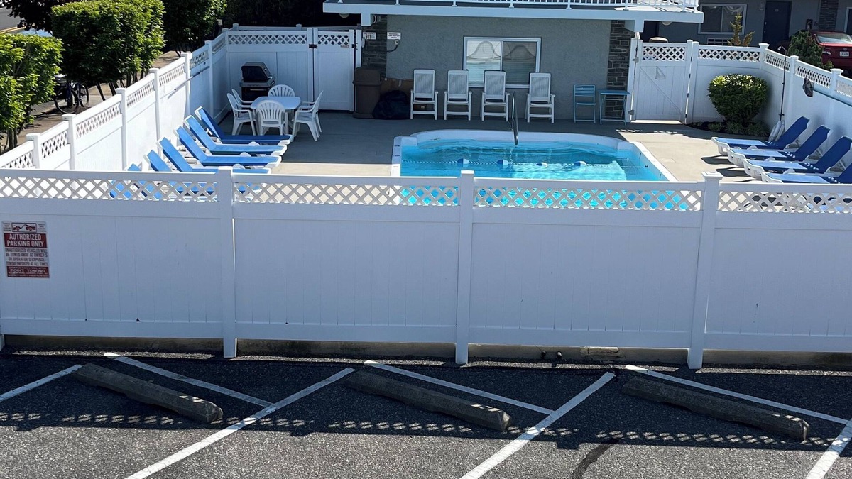 North End Condo | Cozy & cute condo with pool steps away from downtown Ocean City & the boardwalk!