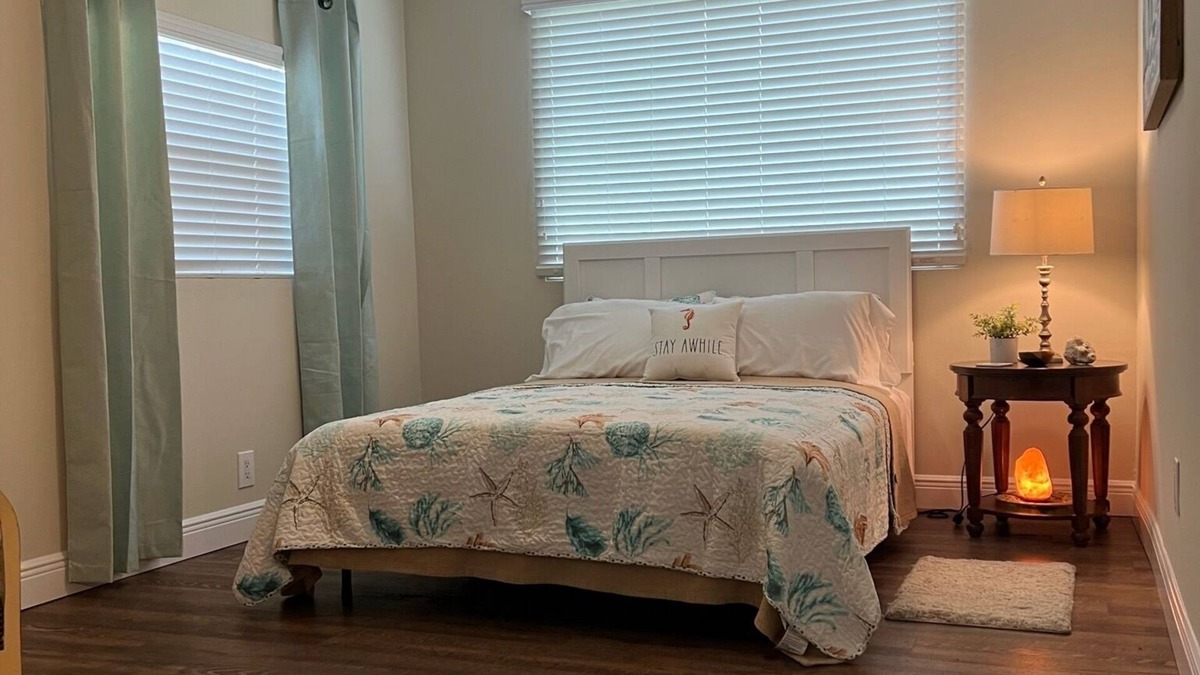 Town Of Blake House | Cozy Daybreak Home in Daytona Beach - Near it all!