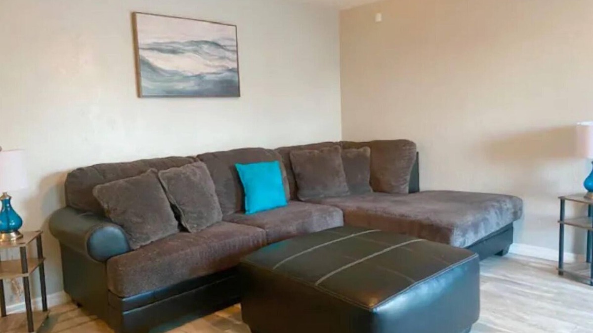 South Daytona House | Cozy DaytonaBeach Getaway w/KingBed & Pet Friendly