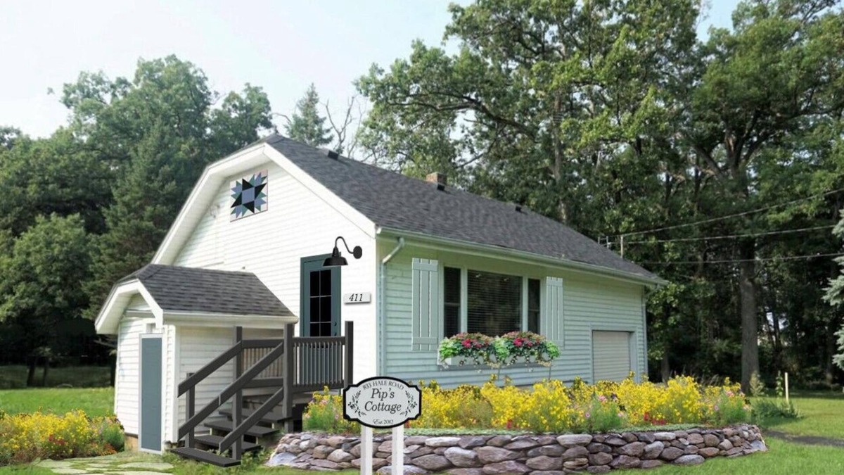 Delavan Lake Cottage | Cozy Delavan Lake Cottage - Walk to Beach/Boat Launch. 8 Minutes to Lake Geneva!