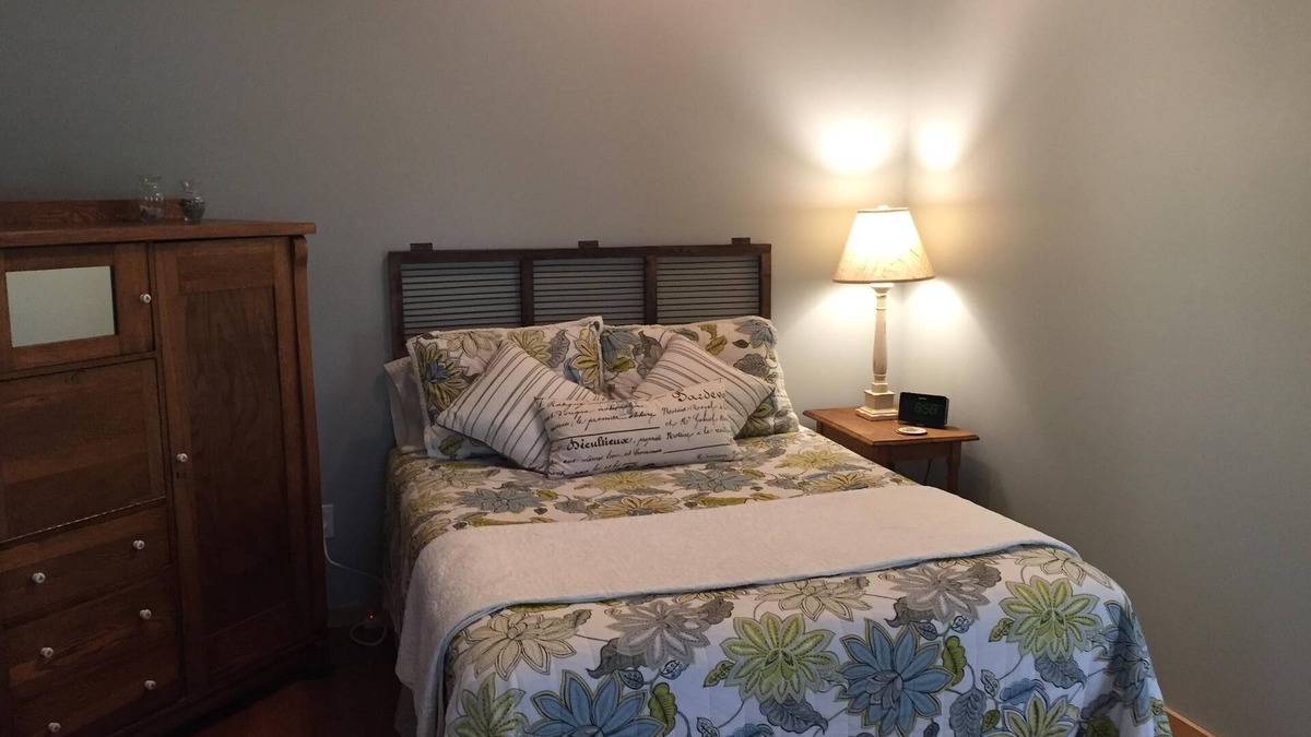 East Boothbay House | Cozy Detached Guest Cottage on Mill Pond