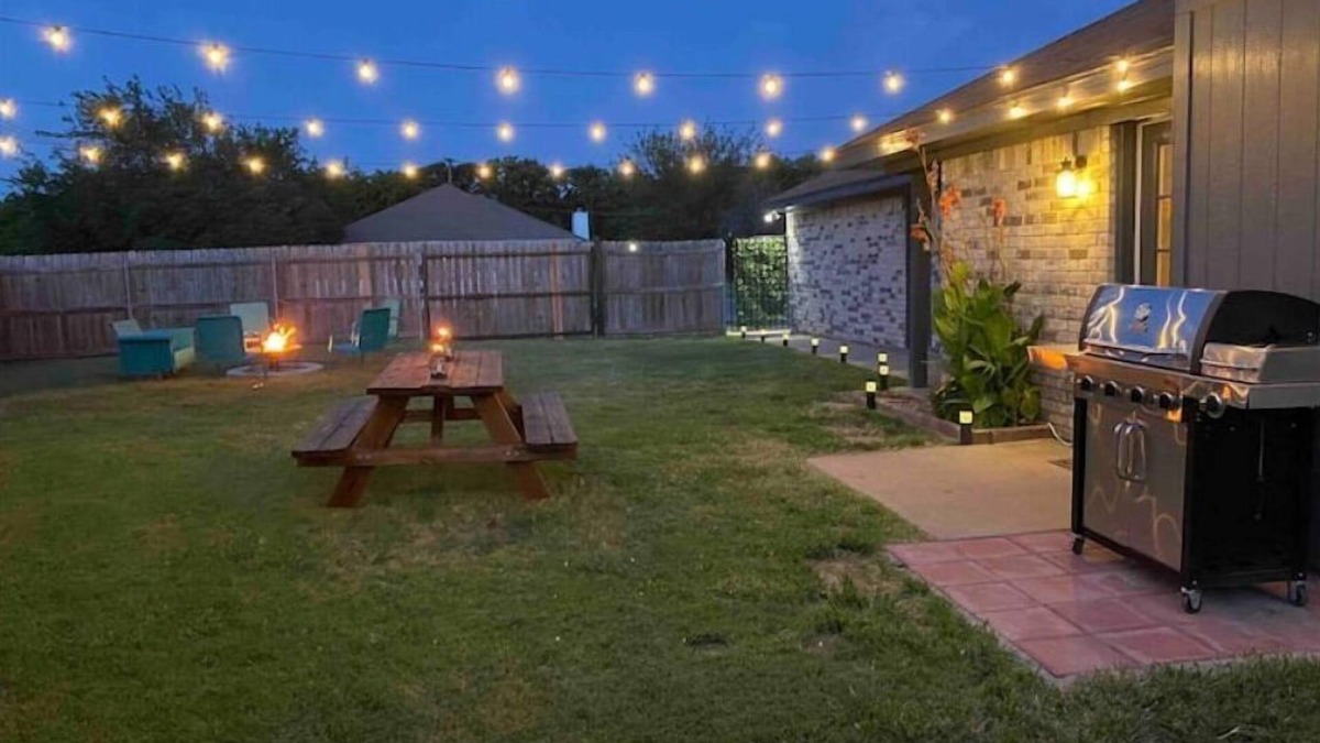 North Richland Hills House | Cozy DFW Duplex, central location, kids, pets