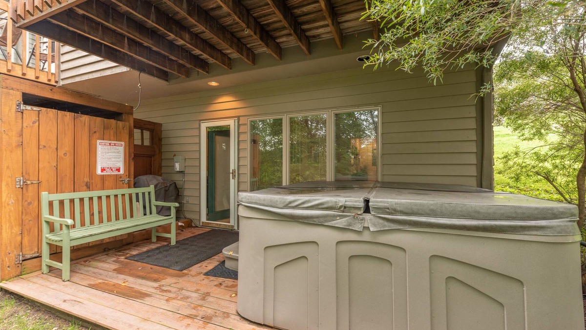 McHenry House | Cozy Dog Friendly End Unit w/Hot Tub & Fireplace