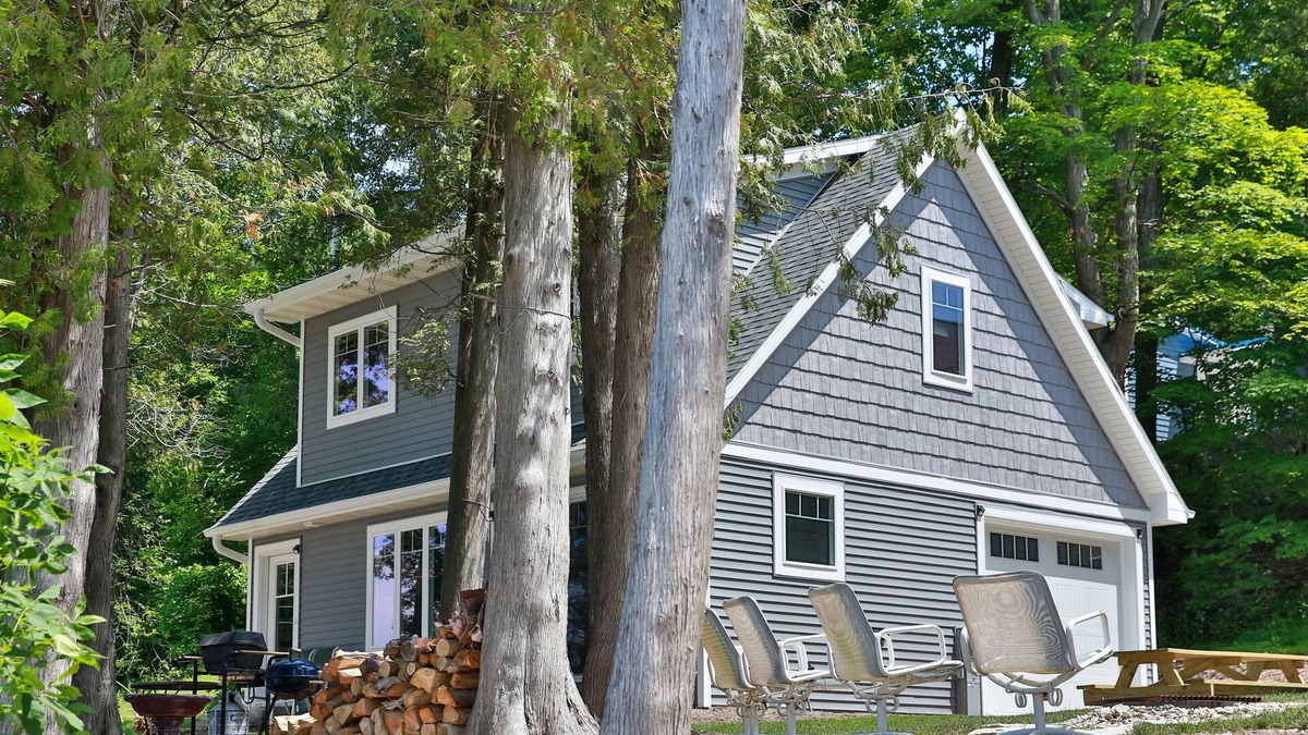Brussels House | Cozy Door County Beach House with Stunning Sunsets only 35' off the Bay.