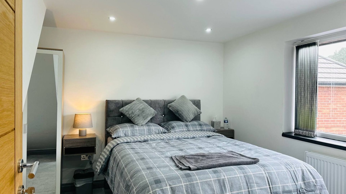 Broadheath House | Cozy Double Peaceful Retreat