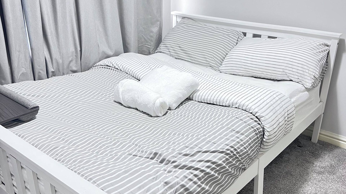 Wigan House | Cozy Double Room near Haigh Woodland Park & Wigan Town Centre
