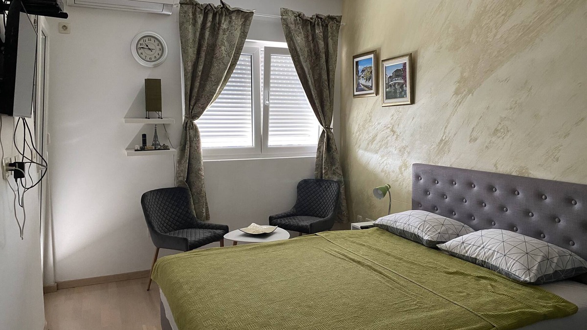Podgorica Ski Chalet | cozy double room with balcony/very central