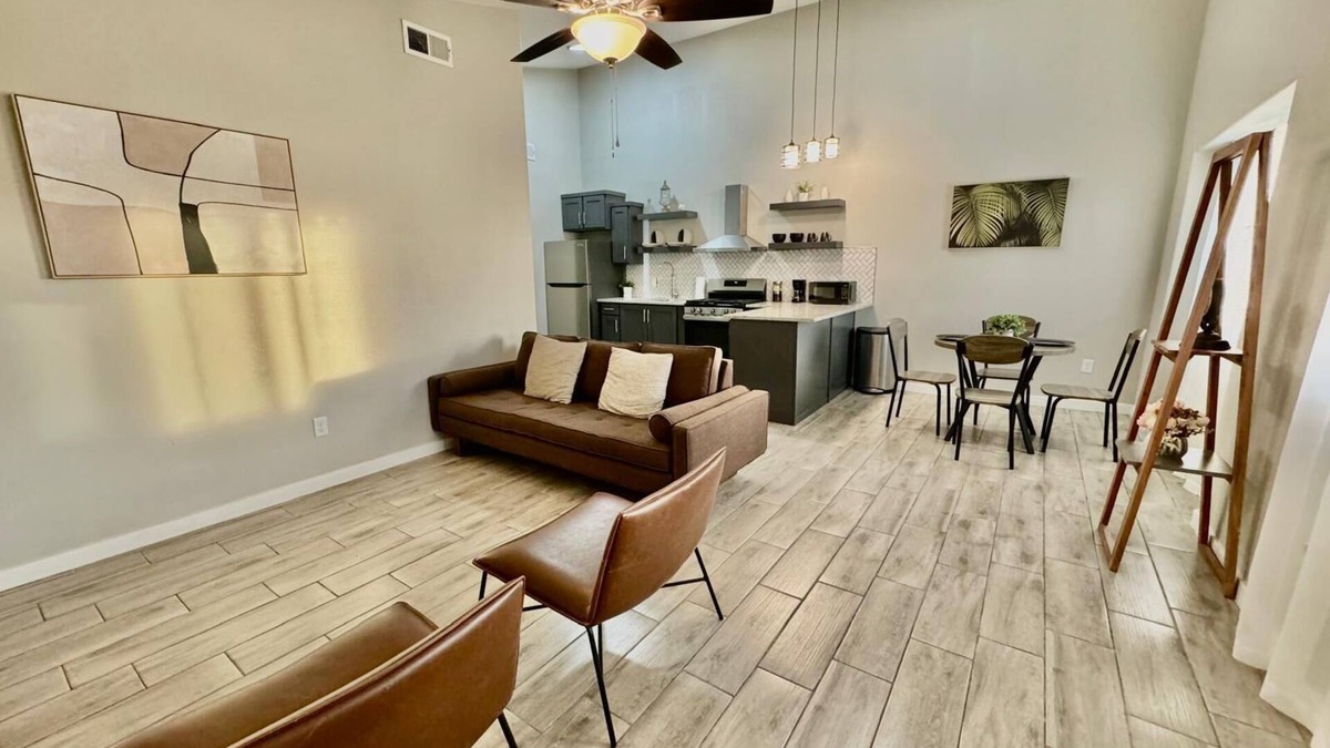 Saint Vitus House | Cozy Double-Unit 1504-A