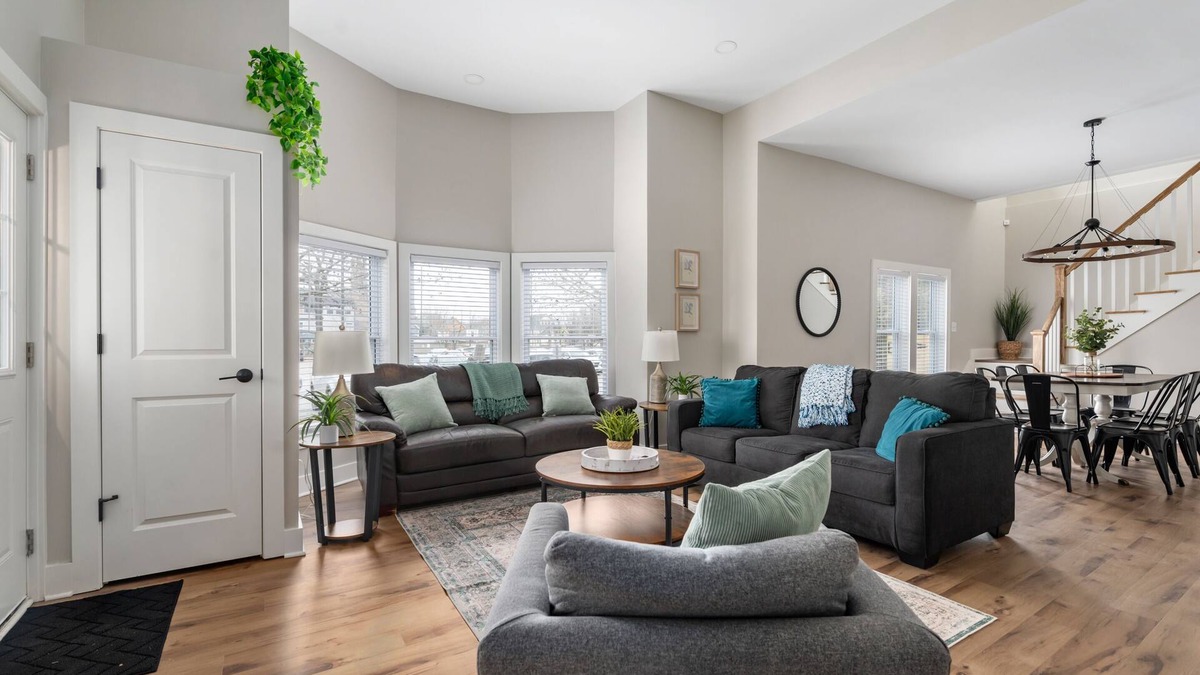 Holy Cross House | COZY DOWNTOWN HOME ONLY1 MILE FROM CENTER OF CITY - COMPLETELY RENOVATED!