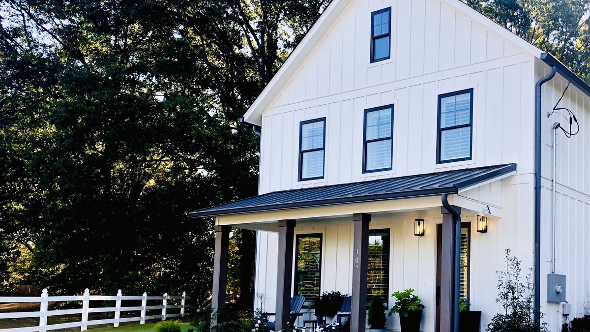 Watkinsville House | Cozy Downtown Retreat! Patio + Fire Pit + Garden