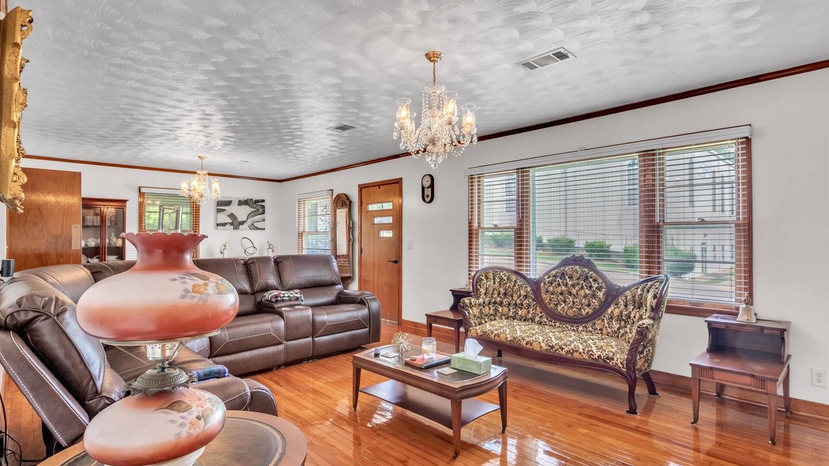 Starkville House | Cozy Downtown Retreat | Walk to MSU & Dining