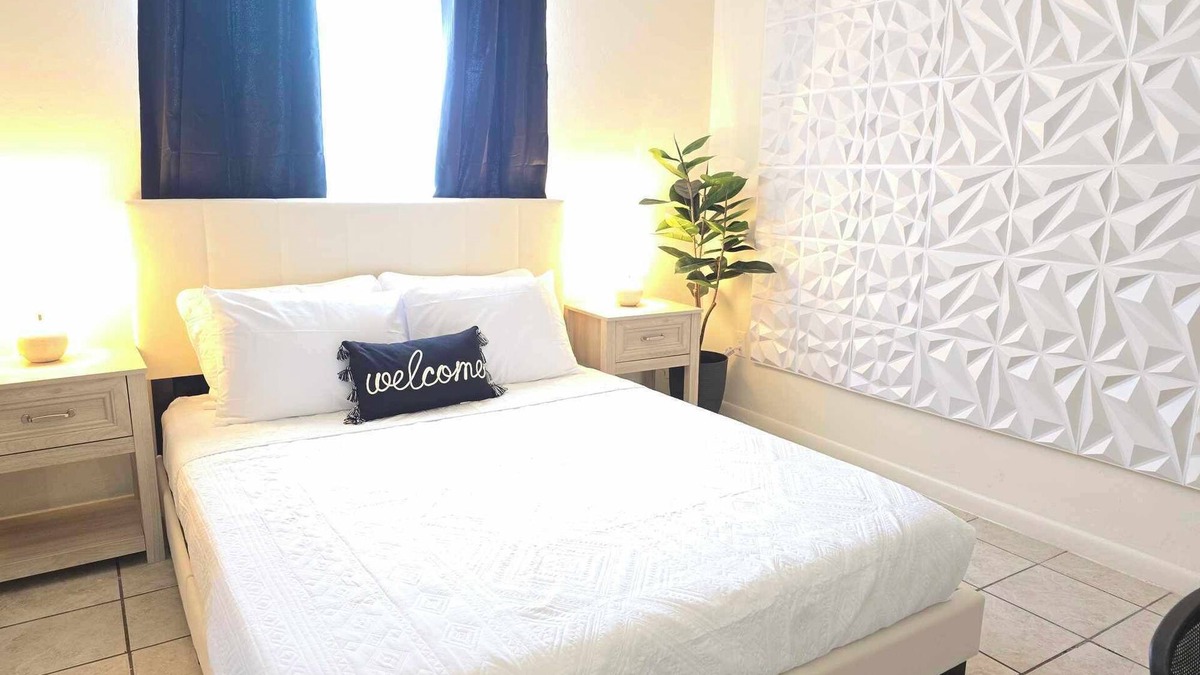 Lochmoor Waterway Estates Apartment | Cozy Dreamy Suites 1 in marvelous Cape Coral with AC, WiFi