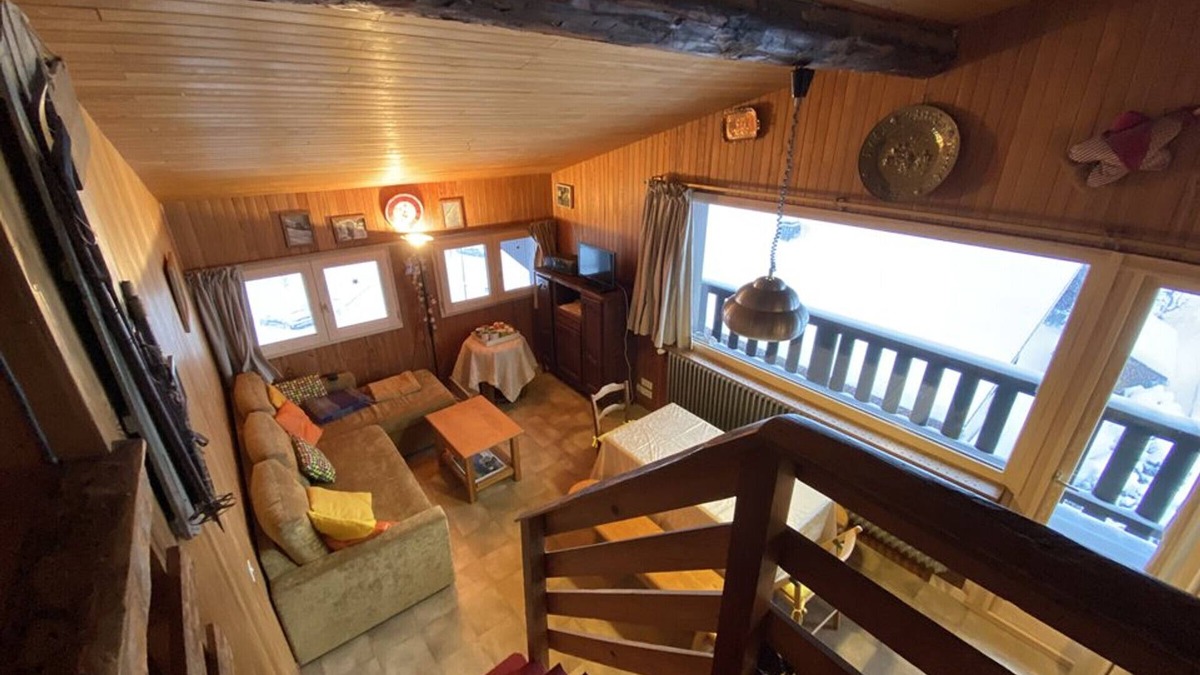 Cohennoz Apartment | Cozy Duplex Apt for 5 near Shops & Ski Slopes, 2 Balconies, Secure Parking