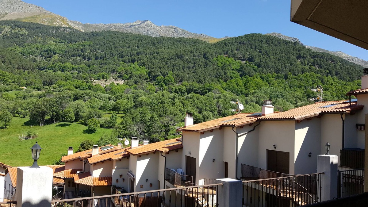 Mijares Cottage | Cozy duplex penthouse with wooden ceilings