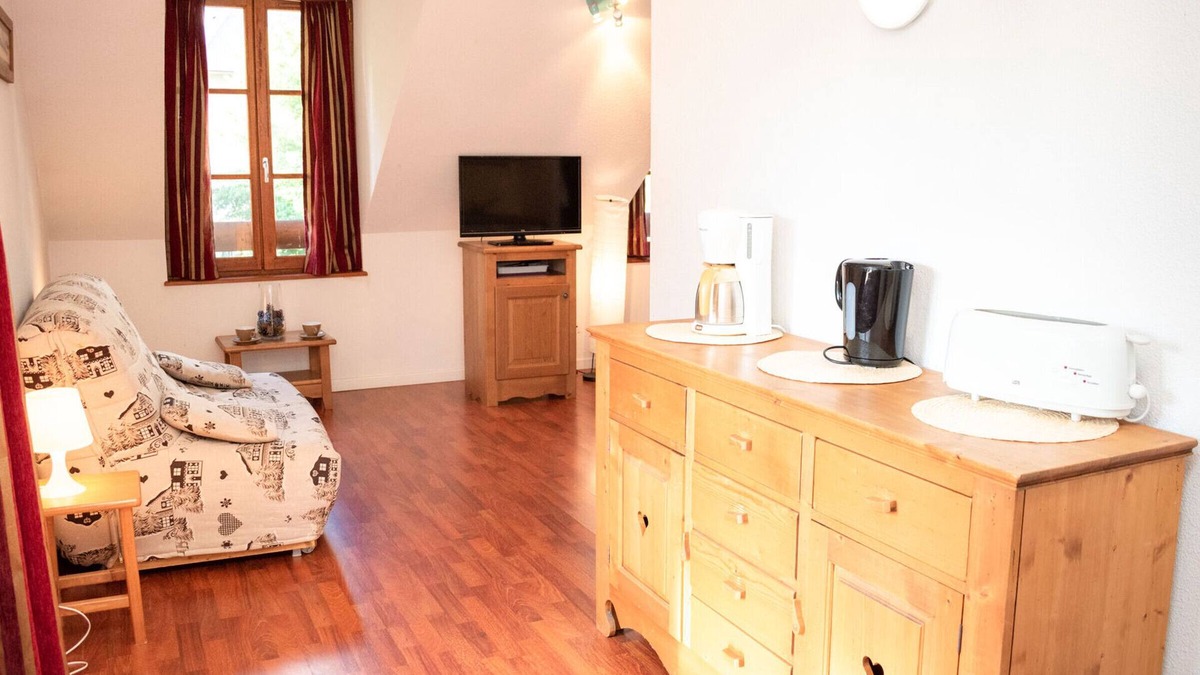 Vignec Apartment | Cozy Duplex with Balcony and Pool Access in Vignec, Sleeps 4