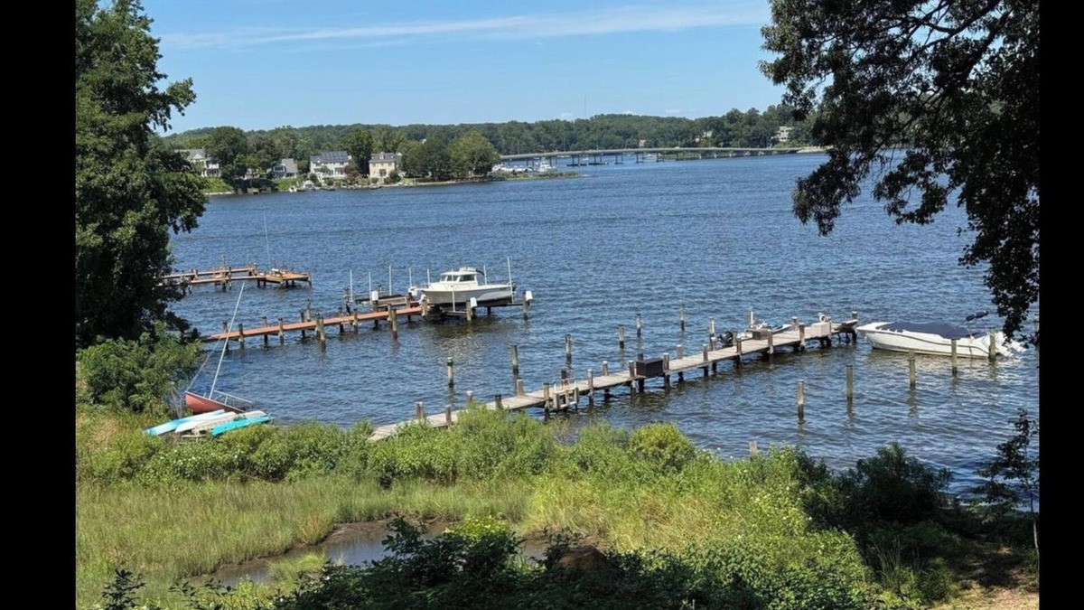 Edgewater House | Cozy Edgewater Retreat — Dock Access & River Views