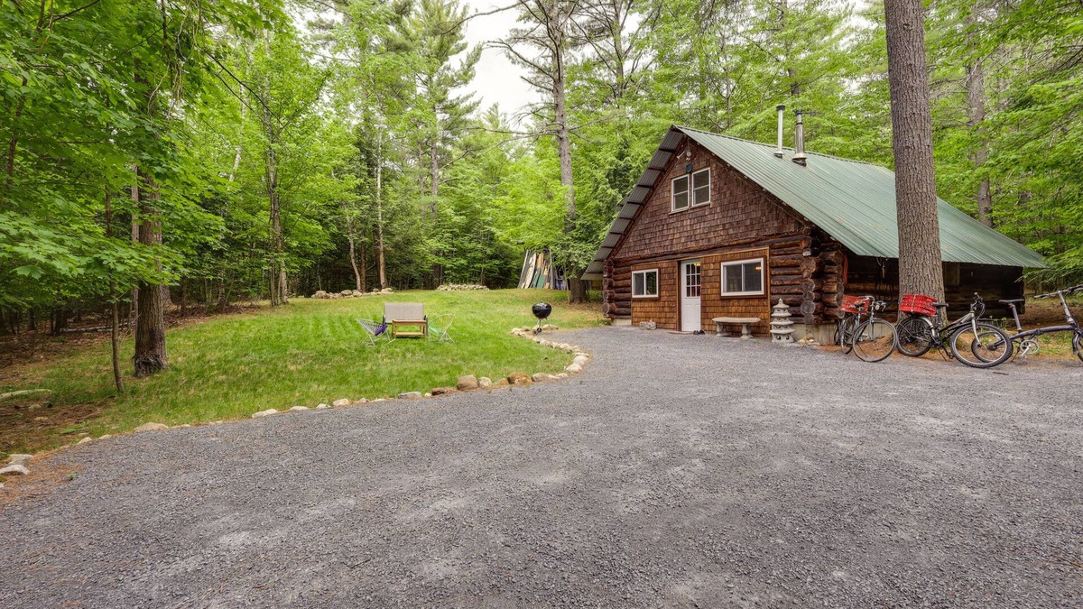 Elizabethtown Cabin | Cozy Elizabethtown Cabin w/Fire Pit!