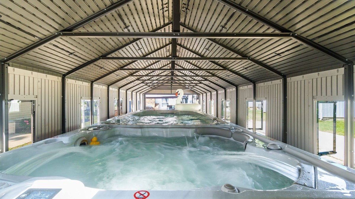 Millersport Cottage | Cozy Entertaining Waterfront 3Bd w/SwimSpa/Hot Tub
