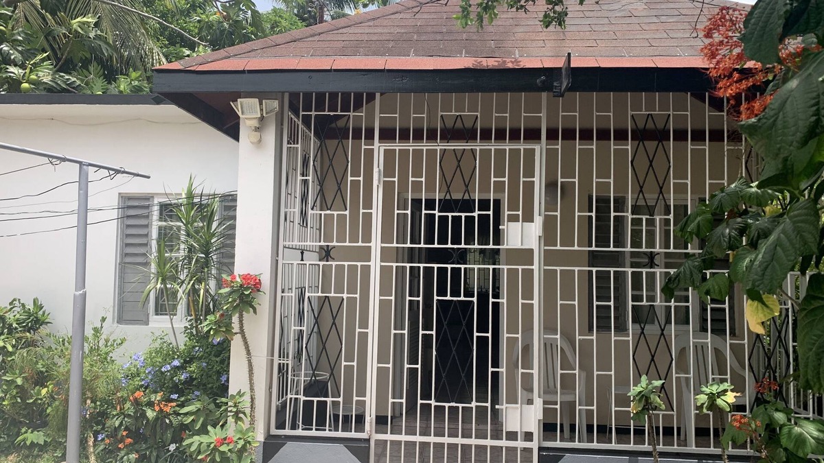 Spanish Town House | Cozy Entire home in Spanish Town