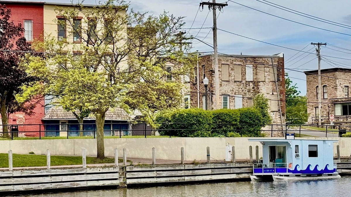 Medina Boat Rental | Cozy Erie Canal Houseboat in the Heart of Bustling Downtown Medina