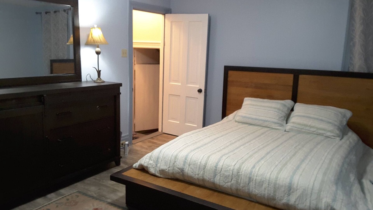 Marshall-Shadeland House | Cozy escape close to downtown, stadiums & parks