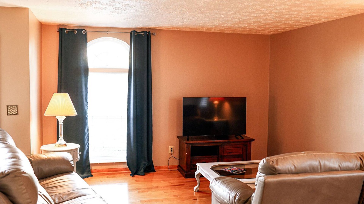Williamstown House | Cozy escape minutes from The Ark!