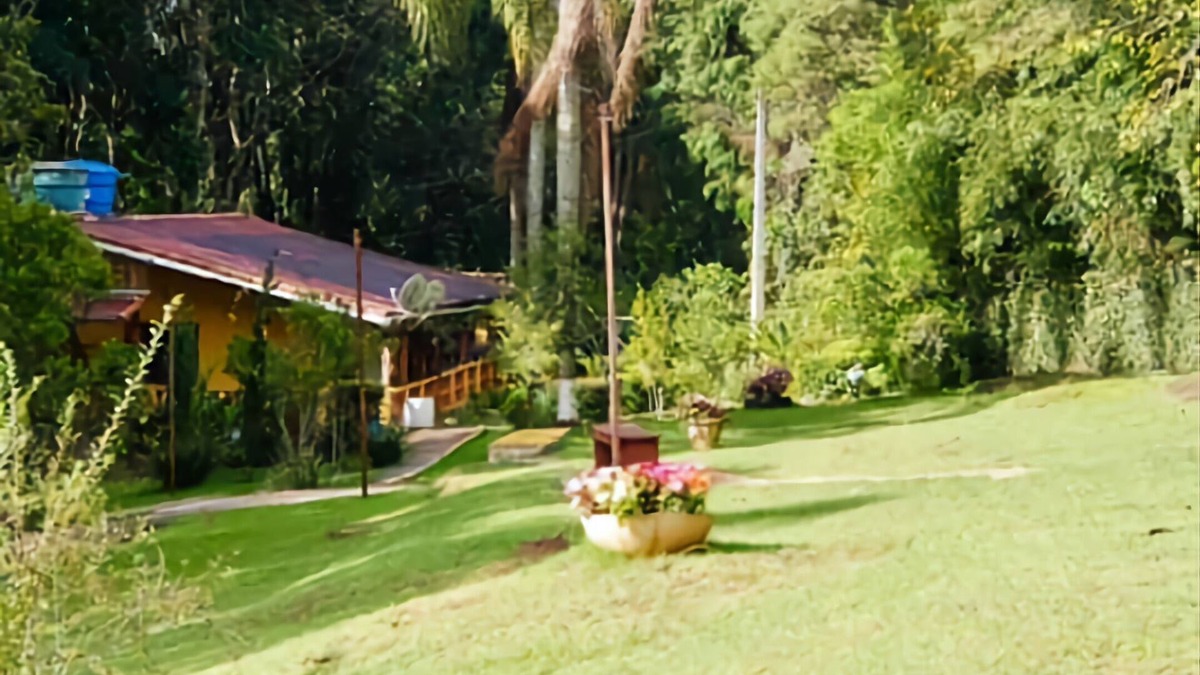 Ibiuna House | Cozy estate with ample space in the style of Grandma's house.