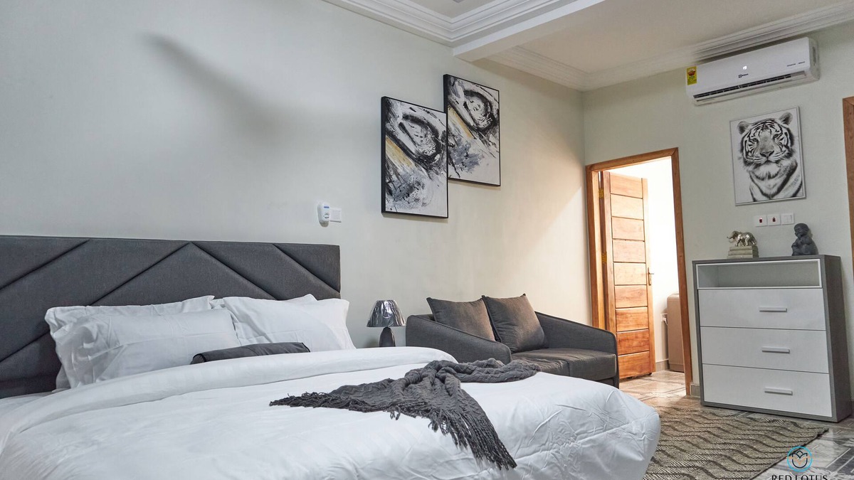 Accra Apartment | Cozy Executive Studio Apartment in heart of Accra! Fast Wifi, Stunning City View