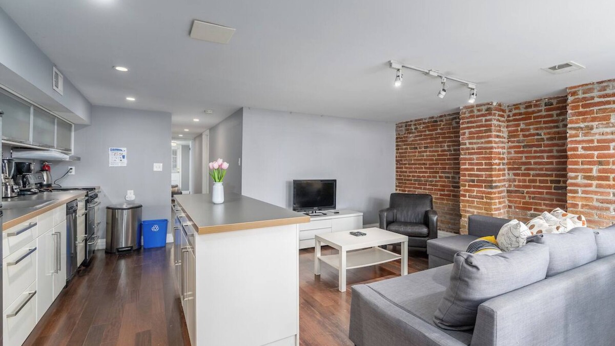 Adams Morgan Apartment | Cozy Exposed Brick 2 BD In Adams Morgan