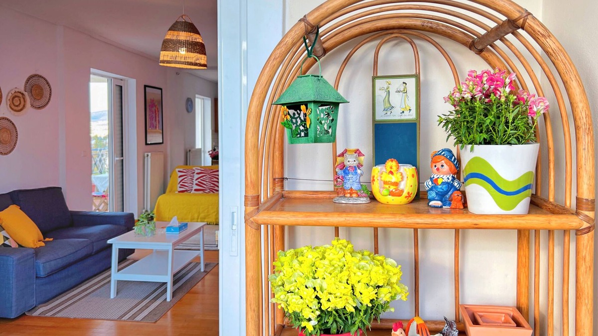 Agia Paraskevi Apartment | Cozy fairytal garden apartment, Family Friendly, Free Parking, 15 Min to Airport