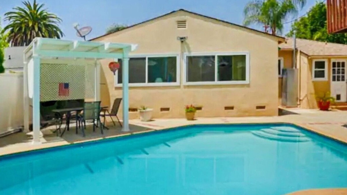 NoHo Arts District House | Cozy family cottage with pool. Near Universal Studios + Los Angeles hotspots!
