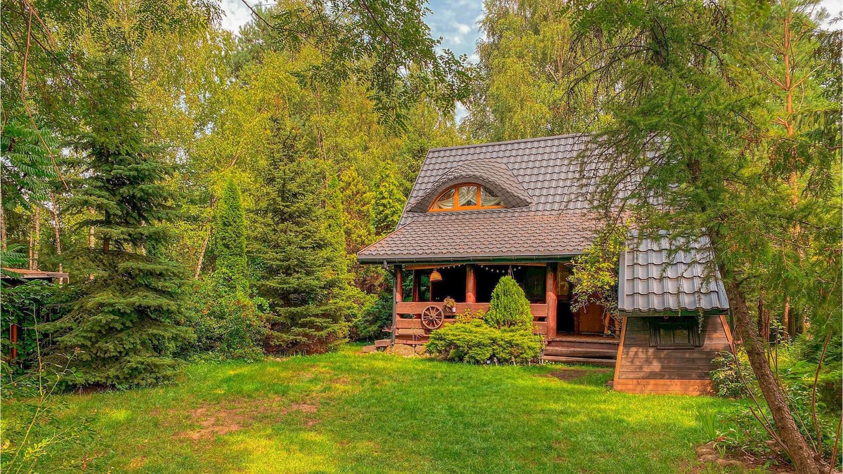 gmina Rzasnik House | Cozy, family-friendly wooden house with wood-burning stove in beautiful natural surroundings.