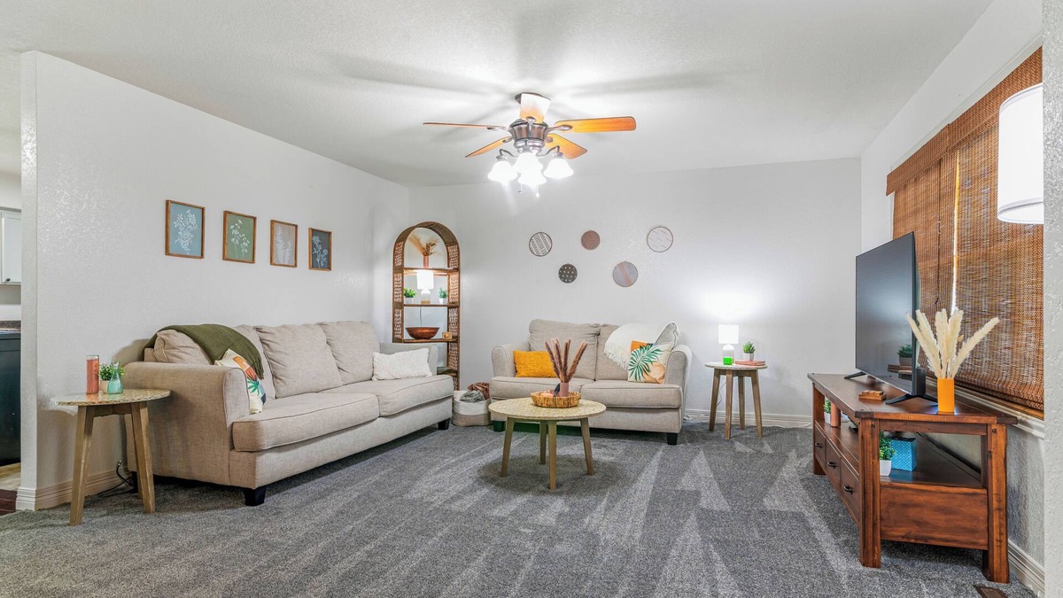 Joplin House | Cozy Family-Friendly Boho Home in Joplin - Central Location!