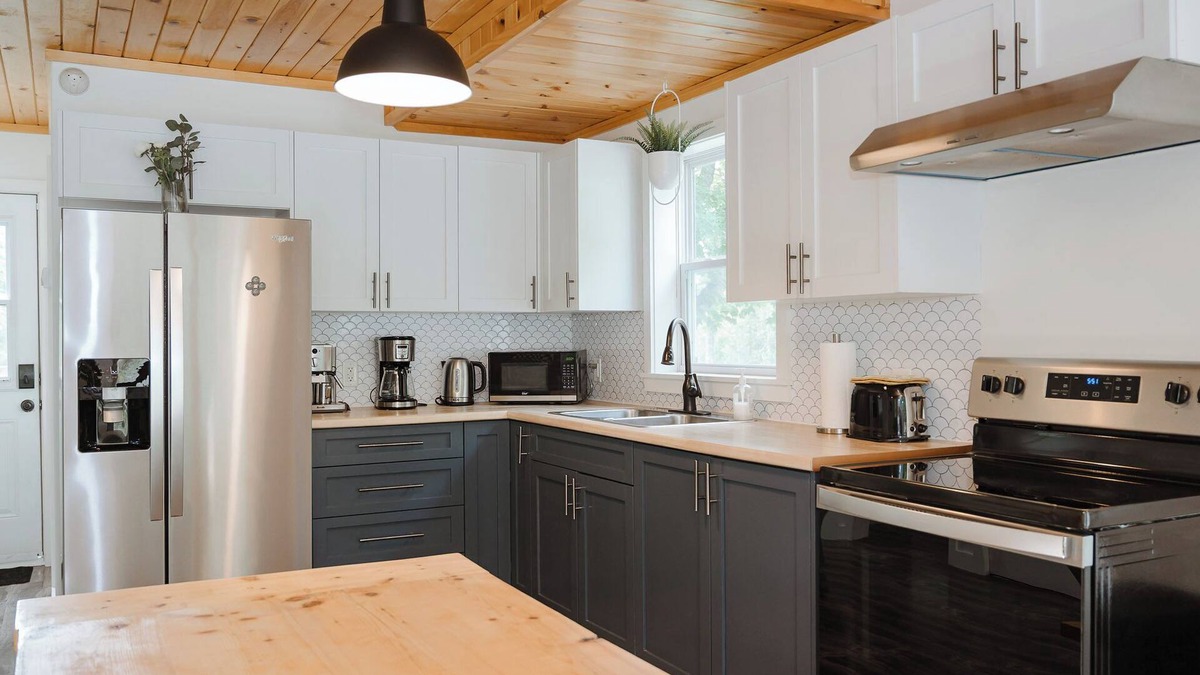 Smiths Corner House | Cozy Family Friendly Cottage. Nearby lake and Ski Hill!