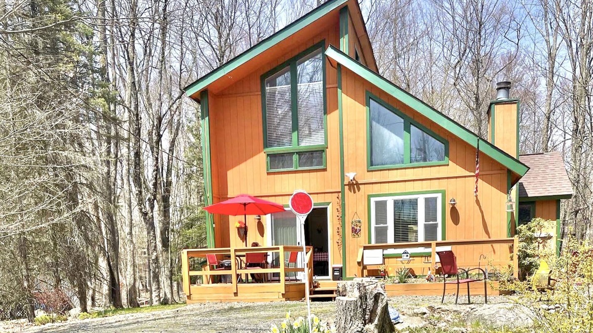 Lake Ariel House | Cozy family friendly house- in the heart of the poconos