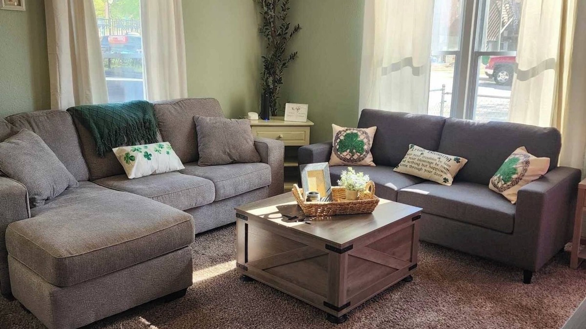 Marquette House | Cozy family friendly home nestled in the bluffs just steps from the Mississippi!