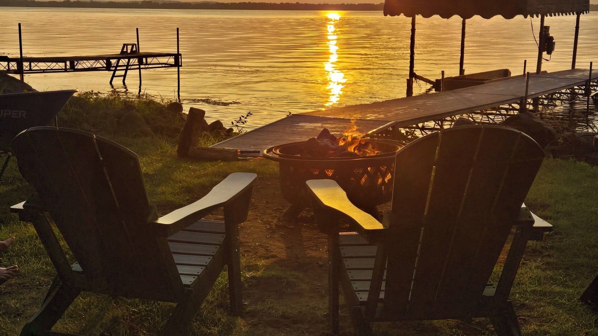 Chippewa Falls Cabin | Cozy family getaway right on Lake Wissota!