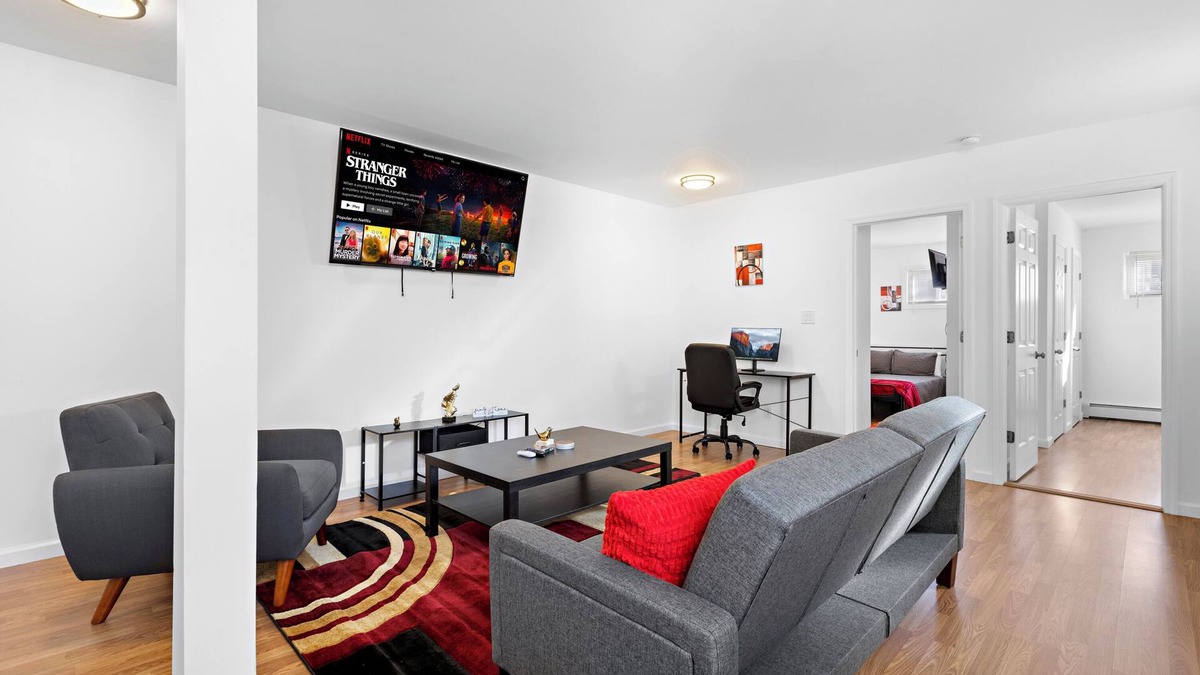 Constable Hook House | Cozy Family Getaway - NYC & NWK w/free parking