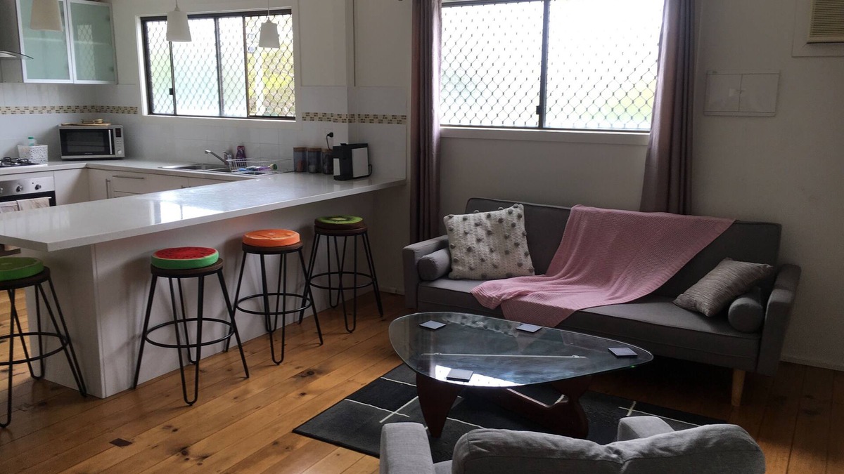 Bundaberg South House | Cozy Family Home Full Aircondition Sleeps 6 Close To Town & Tourist Attractions