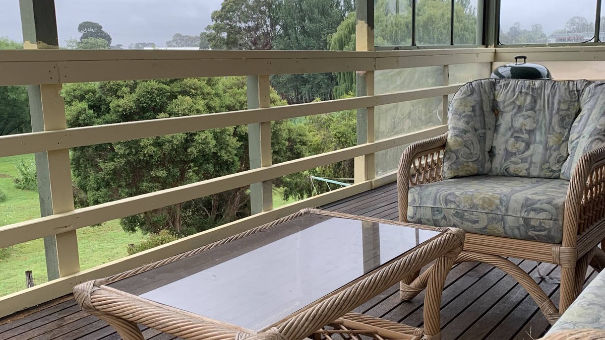 Swan Reach House | COZY FAMILY HOME BY THE RIVER