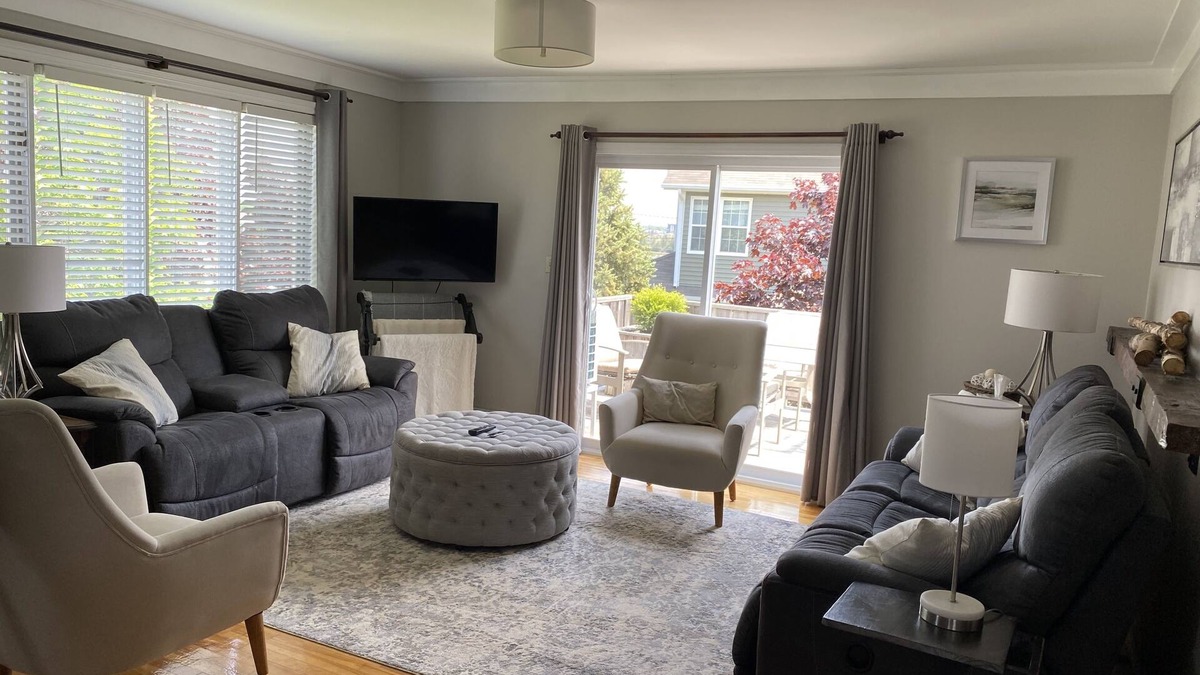 North River House | Cozy family home. Min to downtown, beaches, golf, and trails!