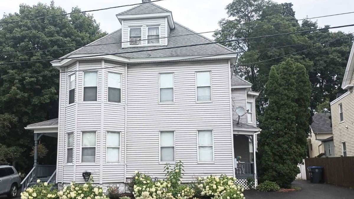 Methuen Apartment | Cozy Family-sized 3 Bedroom Apartment